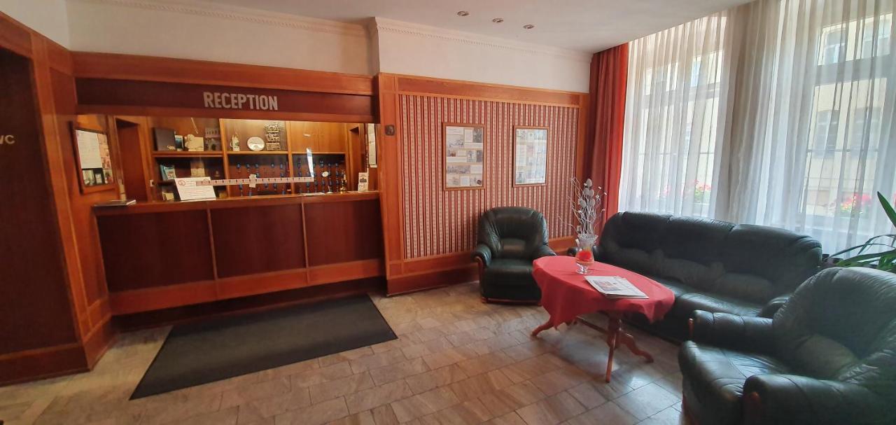 Hotel "Stadt Koethen" Кётен Экстерьер фото