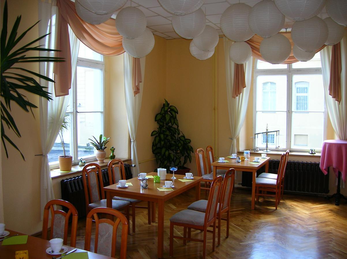 Hotel "Stadt Koethen" Кётен Экстерьер фото