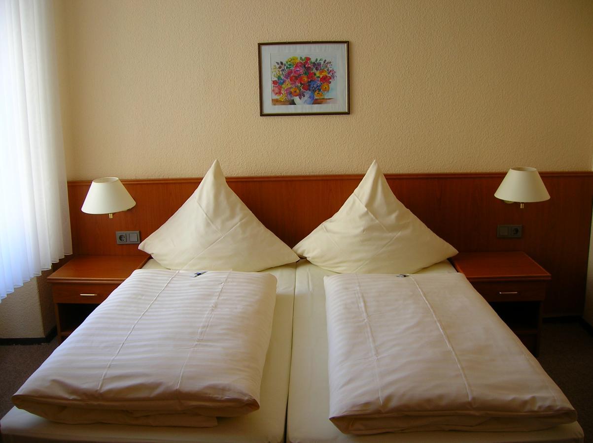 Hotel "Stadt Koethen" Кётен Экстерьер фото