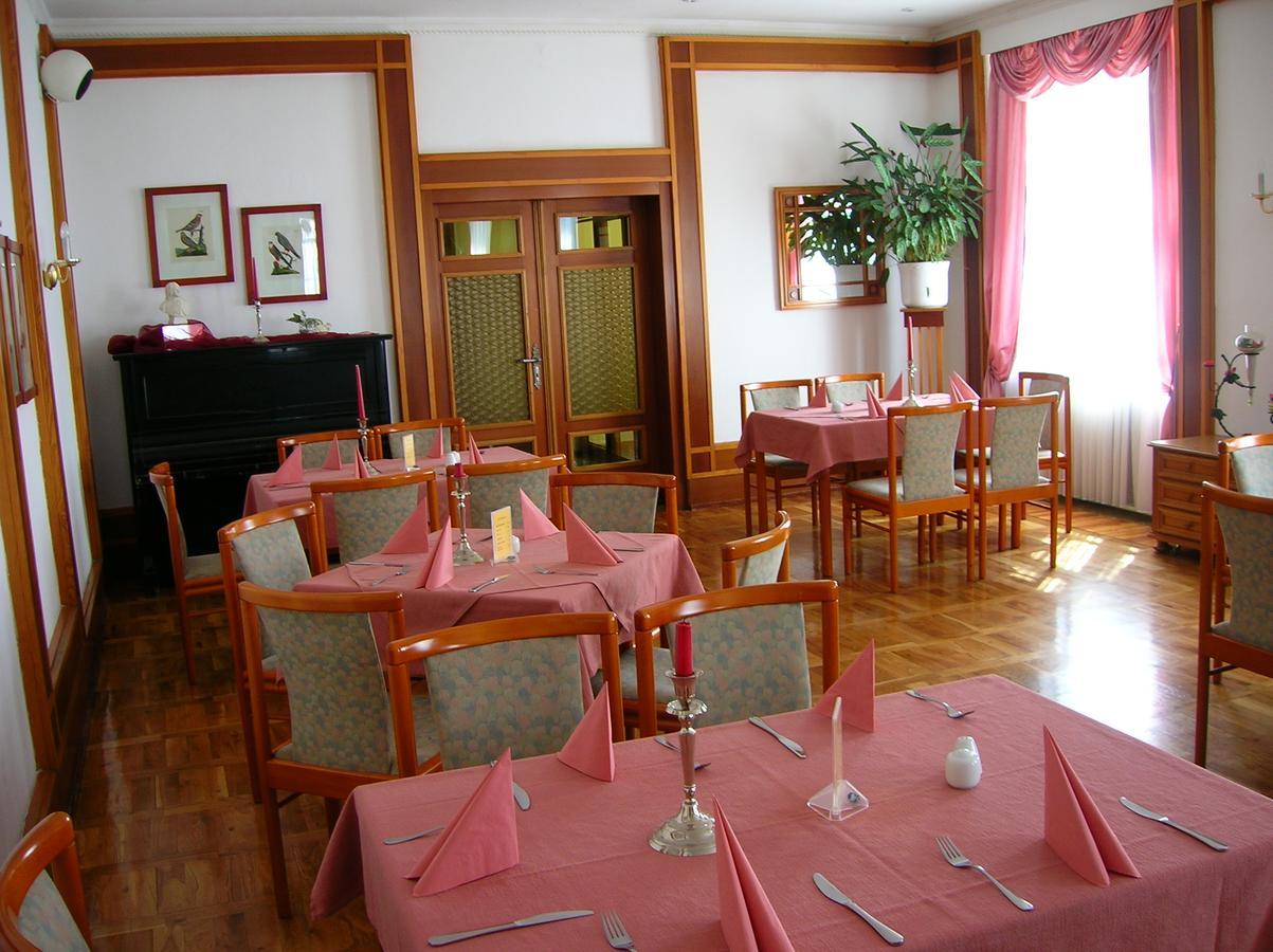 Hotel "Stadt Koethen" Кётен Экстерьер фото