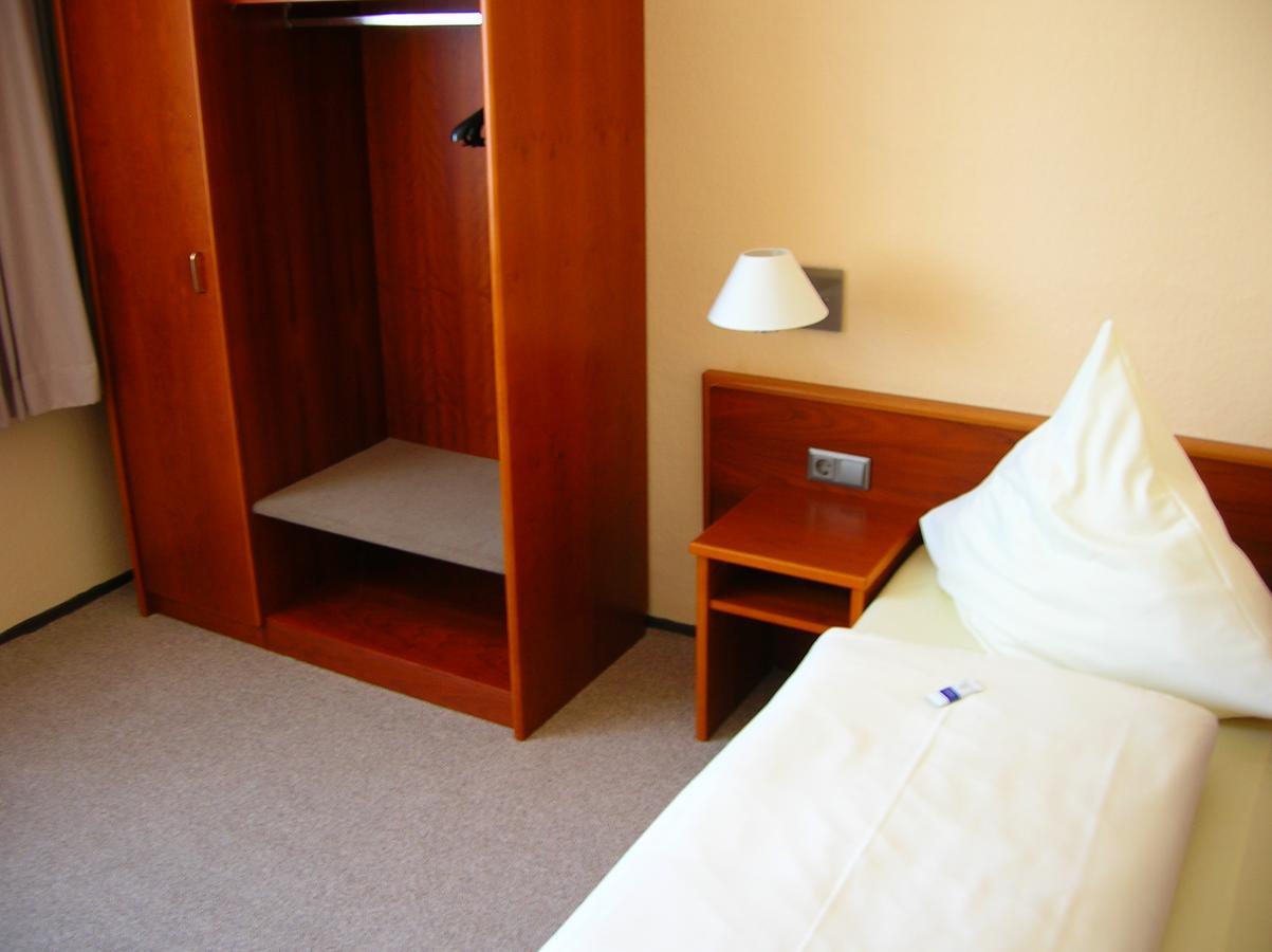 Hotel "Stadt Koethen" Кётен Экстерьер фото