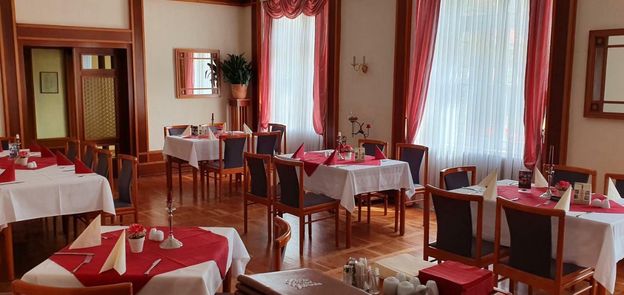 Hotel "Stadt Koethen" Кётен Экстерьер фото
