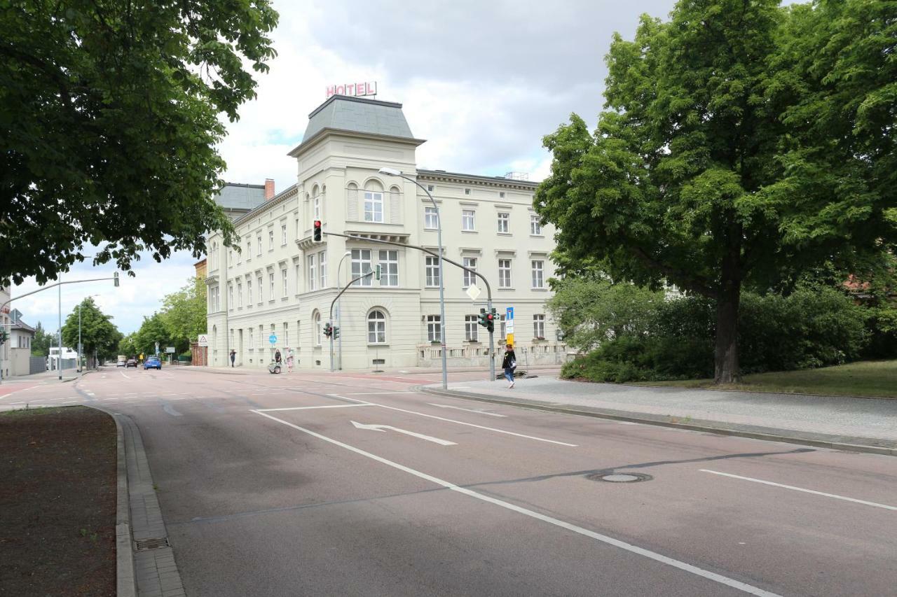 Hotel "Stadt Koethen" Кётен Экстерьер фото