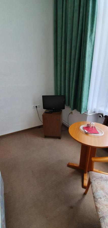 Hotel "Stadt Koethen" Кётен Экстерьер фото