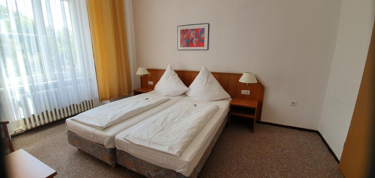 Hotel "Stadt Koethen" Кётен Экстерьер фото