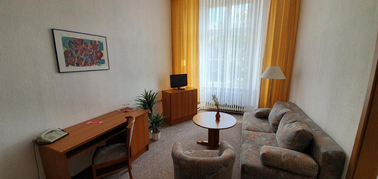 Hotel "Stadt Koethen" Кётен Экстерьер фото